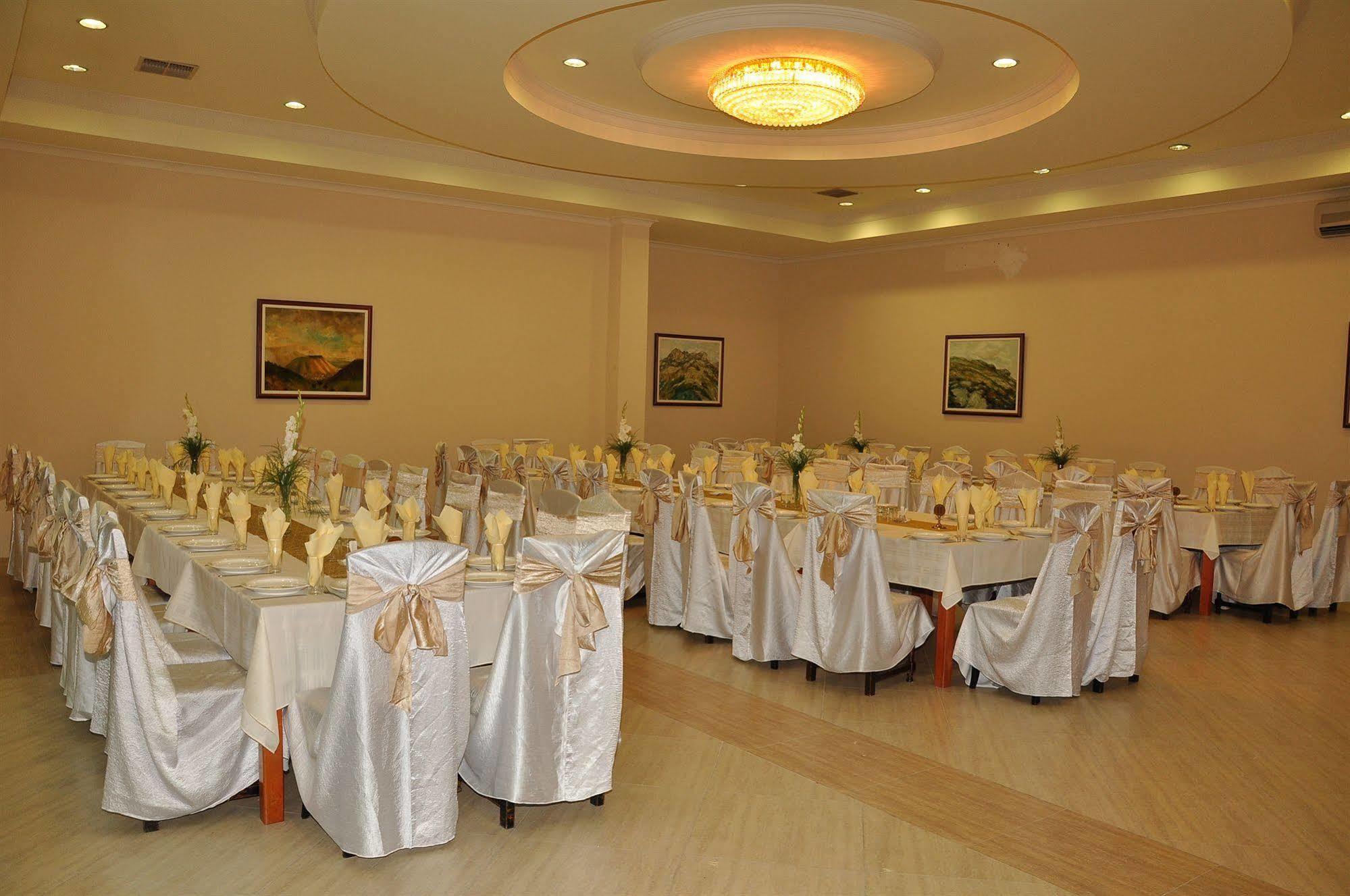 Hotel Feni Кавадарці Екстер'єр фото